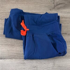 FIGS Zamora Jogger & Catarina Scrub Top SET